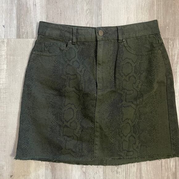 NWT Hollister Mini Skirt Size 9 29 Denim Cut Off Jean Snake Ultra High Rise - Picture 3 of 14